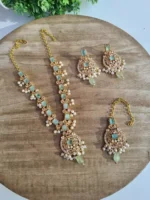 Zircon necklace set with teeka