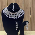 Zircon necklace set with teeka - Image 8