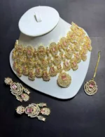 Kiara Advani bridal set with teeka - Image 7