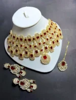 Kiara Advani bridal set with teeka - Image 6