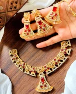 Zircon necklace set with teeka