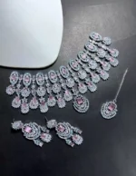 Kiara Advani bridal set with teeka - Image 3