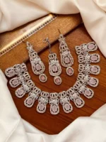 Zircon necklace set with teeka - Image 4