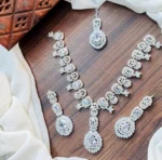 Zircon necklace set with teeka - Image 4