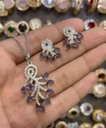 Zircon pendant set with studs - Image 5